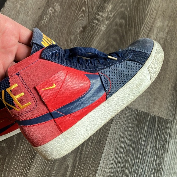 Nike - Picture 12 of 16